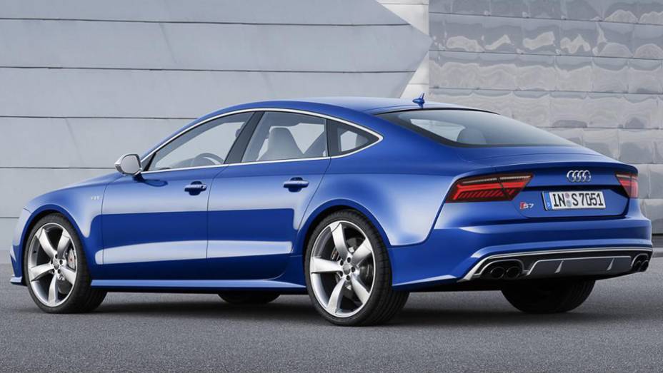 O c&acirc;mbio padr&atilde;o &eacute; o S tronic de sete marchas | <a href="https://beta-develop.quatrorodas.abril.com.br/noticias/fabricantes/audi-apresenta-novos-a7-s7-783598.shtml" rel="migration">Leia mais</a>