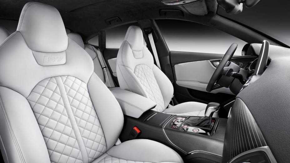 Por dentro, há novas opções de acabamento, com a utilização de materiais como alumínio, e revestimento em couro Valcona | <a href="https://beta-develop.quatrorodas.abril.com.br/noticias/fabricantes/audi-apresenta-novos-a7-s7-783598.shtml" rel="migration">Leia mais</a> Por dentro, há novas opções de acabamento, com a utilização de materiais como alumínio, e revestimento em couro Valcona | <a href="https://beta-develop.quatrorodas.abril.com.br/noticias/fabricantes/audi-apresenta-novos-a7-s7-783598.shtml" rel="migration">Leia mais</a>