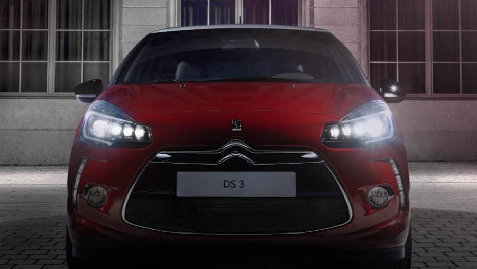 Quanto ao design, os modelos DS3 receberam novos faróis, mesclando LED e xenônio | <a href="https://beta-develop.quatrorodas.abril.com.br/noticias/fabricantes/citroen-revela-facelift-ds3-ds3-cabrio-783578.shtml" rel="migration">Leia mais</a>