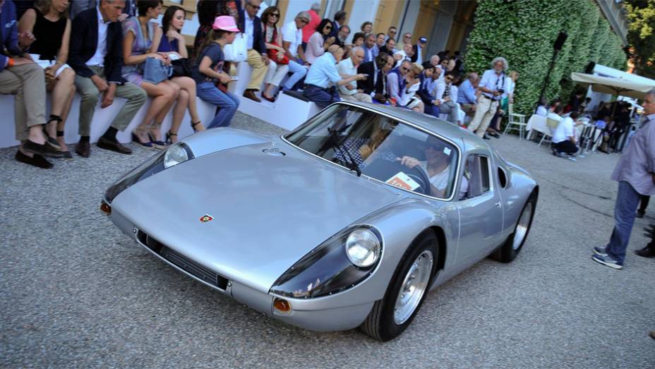 Porsche 904 GTS - Concorso dEleganza Villa dEste 2014 | <a href="https://beta-develop.quatrorodas.abril.com.br/noticias/classicos//concorso-d-eleganza-villa-d-este-2014-premia-maserati-450-s-1956-como-best-of-show-784018.shtml" rel="migration">Leia mais</a>