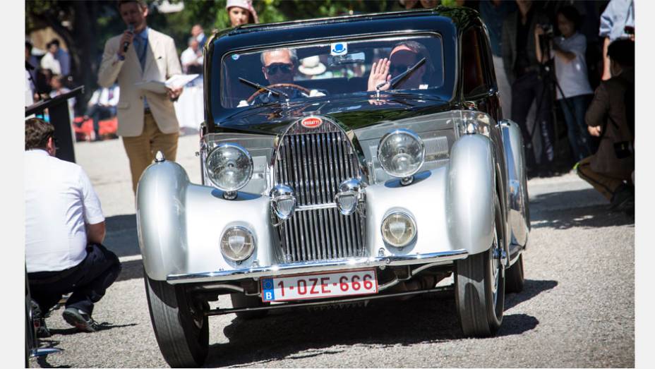 Bugatti Type 57 - Concorso dEleganza Villa dEste 2014 | <a href="https://beta-develop.quatrorodas.abril.com.br/noticias/classicos//concorso-d-eleganza-villa-d-este-2014-premia-maserati-450-s-1956-como-best-of-show-784018.shtml" rel="migration">Leia mais</a>