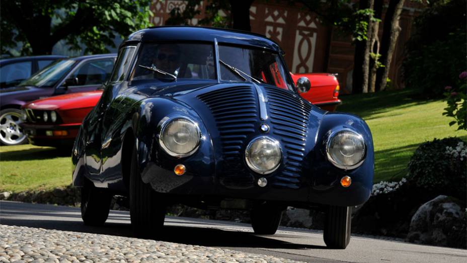 BMW 328 - Concorso dEleganza Villa dEste 2014 | <a href="https://beta-develop.quatrorodas.abril.com.br/noticias/classicos//concorso-d-eleganza-villa-d-este-2014-premia-maserati-450-s-1956-como-best-of-show-784018.shtml" rel="migration">Leia mais</a>