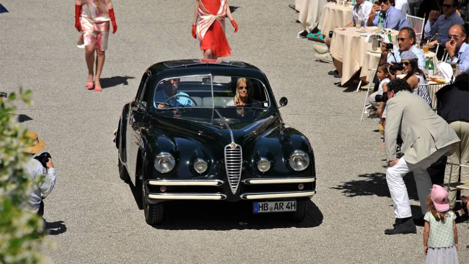 Alfa Romeo 6C 2500 SS - Concorso dEleganza Villa dEste 2014 | <a href="https://beta-develop.quatrorodas.abril.com.br/noticias/classicos//concorso-d-eleganza-villa-d-este-2014-premia-maserati-450-s-1956-como-best-of-show-784018.shtml" rel="migration">Leia mais</a>