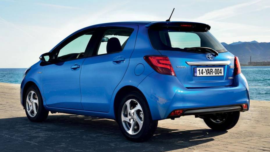 Produzido em Bruxelas, B&eacute;lgica, com foco no mercado europeu, o hatch passou por facelift | <a href="https://beta-develop.quatrorodas.abril.com.br/noticias/fabricantes/toyota-revela-yaris-2014-784205.shtml" rel="migration">Leia mais</a>
