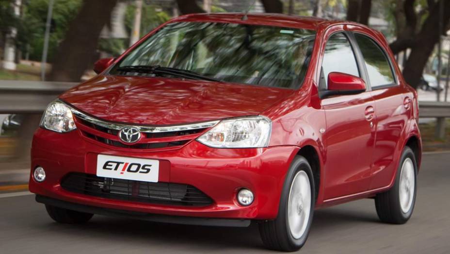 FLEX: 8) Toyota Etios Hatch 1.5 - 8,5/12,5 (E/G) km/l na cidade e 9,0/13,0 (E/G) km/l na estrada | <a href="https://beta-develop.quatrorodas.abril.com.br/noticias/mercado/inmetro-atualiza-lista-carros-mais-economicos-pais-784794.shtml" rel="migration">Leia mais</a>