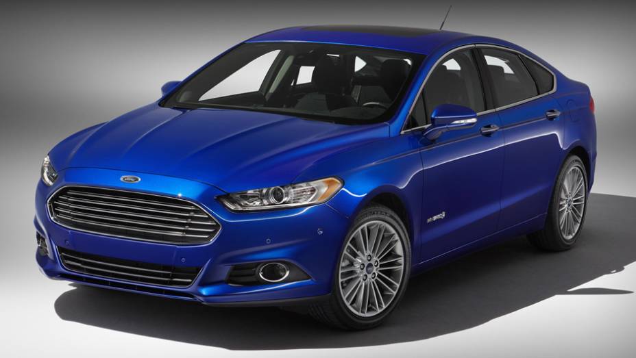 GASOLINA: 1) Ford Fusion Hybrid - 16,9 km/l na cidade e 14,7 km/l na estrada | <a href="https://beta-develop.quatrorodas.abril.com.br/noticias/mercado/inmetro-atualiza-lista-carros-mais-economicos-pais-784794.shtml" rel="migration">Leia mais</a>