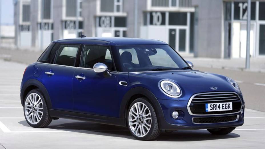 MINI revela seu primeiro hatch com cinco portas | <a href="https://beta-develop.quatrorodas.abril.com.br/noticias/fabricantes/mini-revela-seu-primeiro-hatch-cinco-portas-785094.shtml" rel="migration">Leia mais</a>