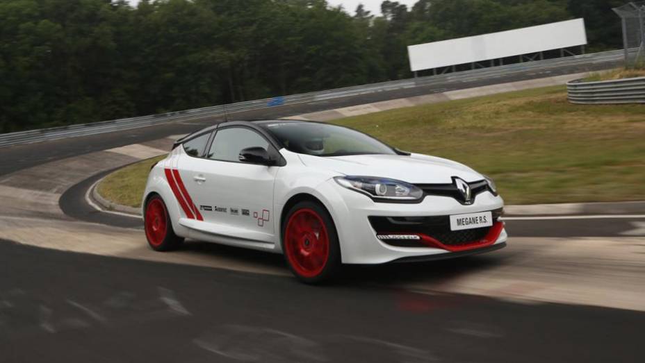 Trata-se de uma edição especial limitada que ostenta um importante item em seu currículo: o recorde de tempo de volta em Nurburgring Nordschleife para carros com tração dianteira | <a href="https://beta-develop.quatrorodas.abril.com.br/noticias/fabricantes/renault-reve" rel="migration"></a> Trata-se de uma edição especial limitada que ostenta um importante item em seu currículo: o recorde de tempo de volta em Nurburgring Nordschleife para carros com tração dianteira | <a href="https://beta-develop.quatrorodas.abril.com.br/noticias/fabricantes/renault-reve" rel="migration"></a>