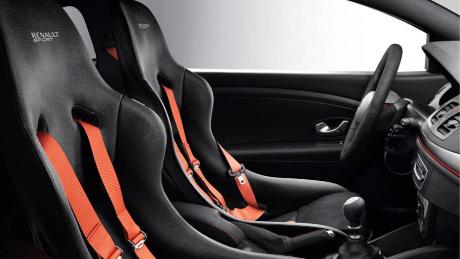 Apenas 15 mercados selecionados ao redor do mundo receber&atilde;o, no fim deste ano, o Megane RS 275 Trophy-R, num total de 250 unidades produzidas | <a href="https://beta-develop.quatrorodas.abril.com.br/noticias/fabricantes/renault-revela-megane-rs-275-trophy-r-786089.shtm" rel="migration"></a>