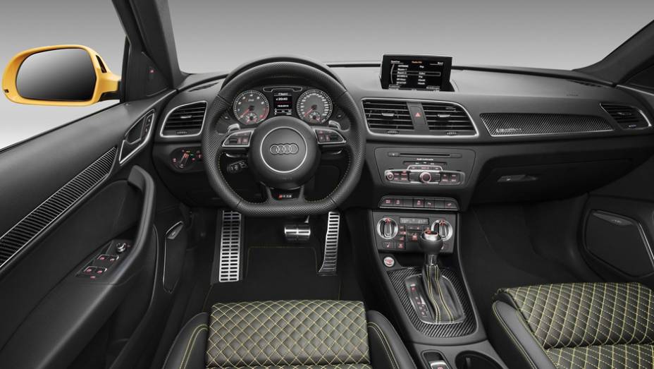 Em rela&ccedil;&atilde;o &agrave; motoriza&ccedil;&atilde;o, o SUV &eacute; equipado com o bloco 2.5 turbo de cinco cilindros em linha, que entrega 310 cavalos de pot&ecirc;ncia e 42,8 kgfm de torque | <a href="https://beta-develop.quatrorodas.abril.com.br/noticias/fabricantes/audi-rs-q3-chega-r-273-6-mil-786183.sht" rel="migration"></a>