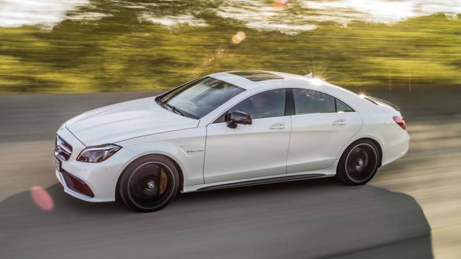 A frente traz novos faróis inteligentes, que identificam a presença de outros carros em sentido contrário e regulam os fachos de luz para impedir ofuscamento | <a href="https://beta-develop.quatrorodas.abril.com.br/noticias/fabricantes/mercedes-benz-apresenta-novo-cls-" rel="migration"></a> A frente traz novos faróis inteligentes, que identificam a presença de outros carros em sentido contrário e regulam os fachos de luz para impedir ofuscamento | <a href="https://beta-develop.quatrorodas.abril.com.br/noticias/fabricantes/mercedes-benz-apresenta-novo-cls-" rel="migration"></a>