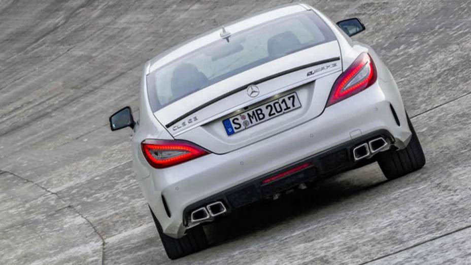 As lanternas ganharam acabamento escurecido | <a href="https://beta-develop.quatrorodas.abril.com.br/noticias/fabricantes/mercedes-benz-apresenta-novo-cls-786489.shtml" rel="migration">Leia mais</a> As lanternas ganharam acabamento escurecido | <a href="https://beta-develop.quatrorodas.abril.com.br/noticias/fabricantes/mercedes-benz-apresenta-novo-cls-786489.shtml" rel="migration">Leia mais</a>