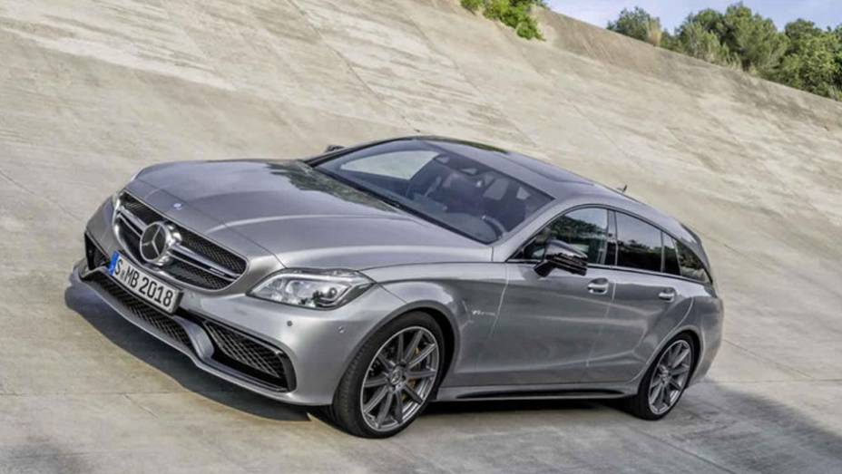 Além dos faróis, o carro ganhou novos para-choques e grade frontal redesenhada | <a href="https://beta-develop.quatrorodas.abril.com.br/noticias/fabricantes/mercedes-benz-apresenta-novo-cls-786489.shtml" rel="migration">Leia mais</a>