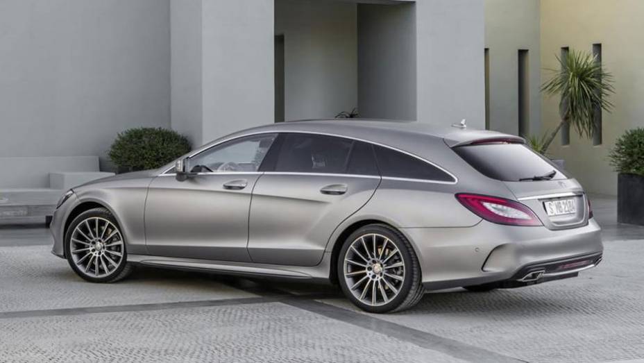 Com design bastante arrojado, a CLS Shooting Brake ainda &eacute; muito rara por aqui | <a href="https://beta-develop.quatrorodas.abril.com.br/noticias/fabricantes/mercedes-benz-apresenta-novo-cls-786489.shtml" rel="migration">Leia mais</a>