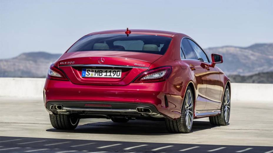Algumas vers&otilde;es podem ser equipadas com transmiss&atilde;o autom&aacute;tica de nove marchas | <a href="https://beta-develop.quatrorodas.abril.com.br/noticias/fabricantes/mercedes-benz-apresenta-novo-cls-786489.shtml" rel="migration">Leia mais</a>