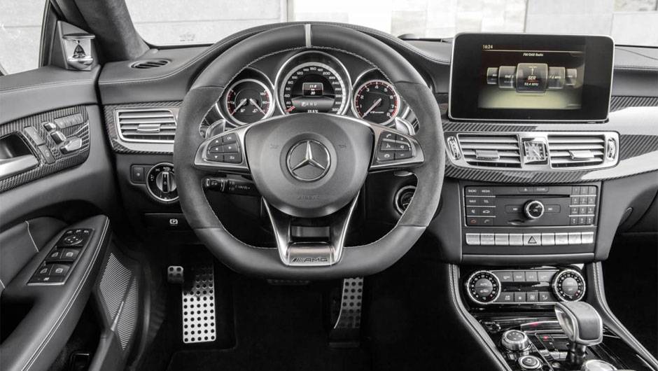 O interior ganhou novo volante e uma tela sens&iacute;vel ao toque de oito polegadas | <a href="https://beta-develop.quatrorodas.abril.com.br/noticias/fabricantes/mercedes-benz-apresenta-novo-cls-786489.shtml" rel="migration">Leia mais</a>