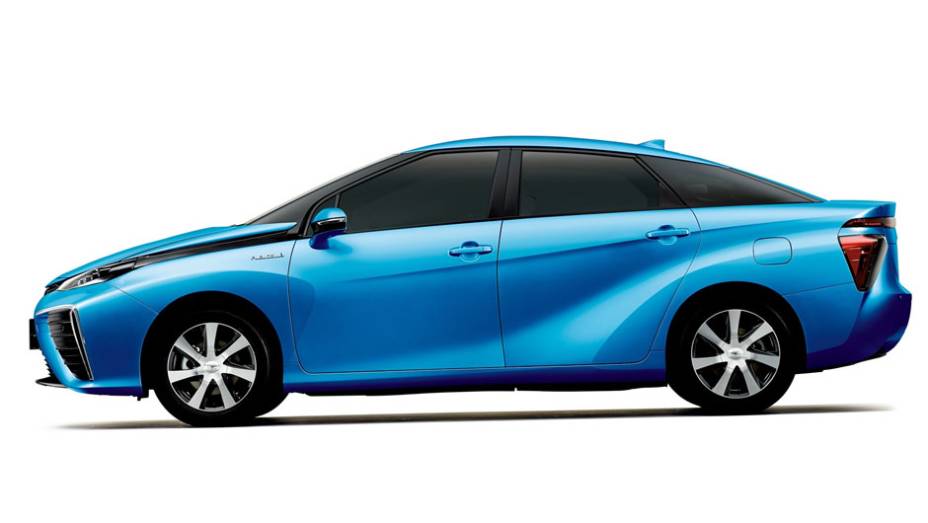 Modelo carrega o design do conceito FCV-R Concept, mostrado no Sal&atilde;o de T&oacute;quio 2013 | <a href="https://beta-develop.quatrorodas.abril.com.br/noticias/sustentabilidade/toyota-revela-novo-fcv-787124.shtml" rel="migration">Leia mais</a>