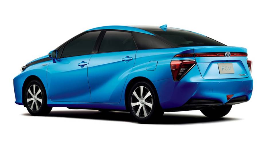 Movido a célula de combustível, carro custará 68.690 dólares no Japão | <a href="https://beta-develop.quatrorodas.abril.com.br/noticias/sustentabilidade/toyota-revela-novo-fcv-787124.shtml" rel="migration">Leia mais</a>