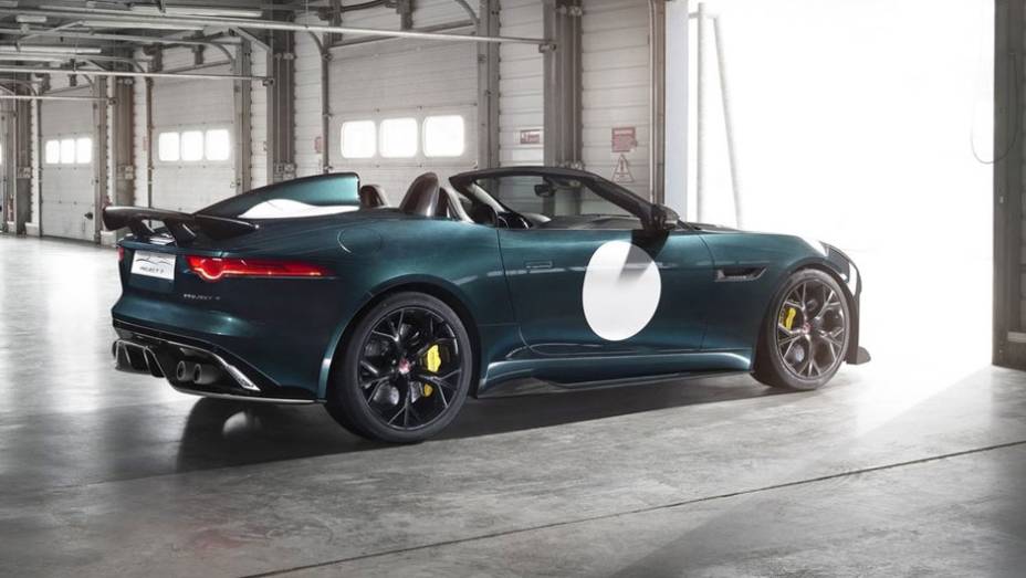 Jaguar n&atilde;o revelou a motoriza&ccedil;&atilde;o, que deve ser um 5.0 V8 de 567 cavalos | <a href="https://beta-develop.quatrorodas.abril.com.br/noticias/fabricantes/oficial-jaguar-anuncia-f-type-project-7-787087.shtml" rel="migration">Leia mais</a>