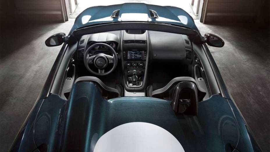 Detalhe da cabine | <a href="https://beta-develop.quatrorodas.abril.com.br/noticias/fabricantes/oficial-jaguar-anuncia-f-type-project-7-787087.shtml" rel="migration">Leia mais</a>