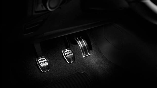 Detalhe dos pedais | <a href="https://beta-develop.quatrorodas.abril.com.br/noticias/fabricantes/ford-revela-focus-st-2015-europa-787387.shtml" rel="migration">Leia mais</a> Detalhe dos pedais | <a href="https://beta-develop.quatrorodas.abril.com.br/noticias/fabricantes/ford-revela-focus-st-2015-europa-787387.shtml" rel="migration">Leia mais</a>