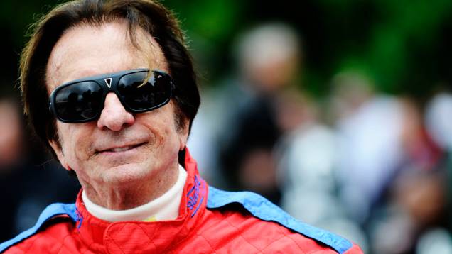 Uma figura muito conhecida do automobilismo também marcou presença: Emerson Fittipaldi! | <a href="https://beta-develop.quatrorodas.abril.com.br/galerias/especiais/festival-goodwood-2014-parte-2-787544.shtml" rel="migration">Parte 2</a> Uma figura muito conhecida do automobilismo também marcou presença: Emerson Fittipaldi! | <a href="https://beta-develop.quatrorodas.abril.com.br/galerias/especiais/festival-goodwood-2014-parte-2-787544.shtml" rel="migration">Parte 2</a>