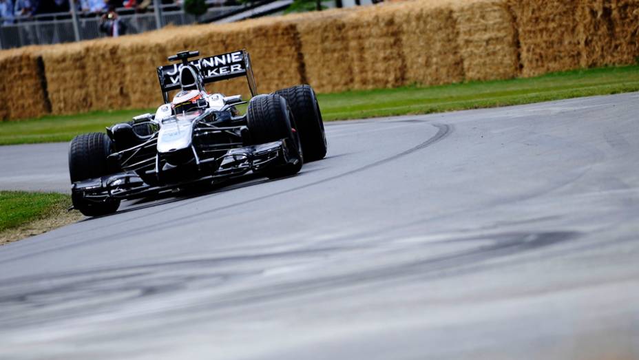 O MP4-26 da equipe britânica de F-1 foi guiado pelo belga Stoffel Vandoorne | <a href="https://beta-develop.quatrorodas.abril.com.br/galerias/especiais/festival-goodwood-2014-parte-2-787544.shtml" rel="migration">Parte 2</a>