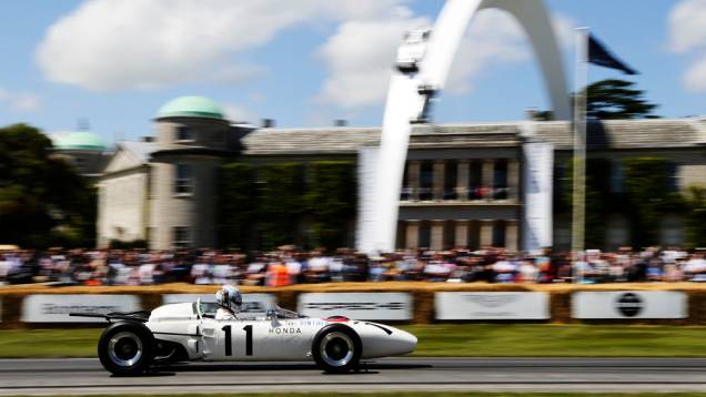 Honda RA272 marcou presença, sob o comando de Gabriele Tarquini | <a href="https://beta-develop.quatrorodas.abril.com.br/galerias/especiais/festival-goodwood-2014-parte-2-787544.shtml" rel="migration">Parte 2</a> Honda RA272 marcou presença, sob o comando de Gabriele Tarquini | <a href="https://beta-develop.quatrorodas.abril.com.br/galerias/especiais/festival-goodwood-2014-parte-2-787544.shtml" rel="migration">Parte 2</a>