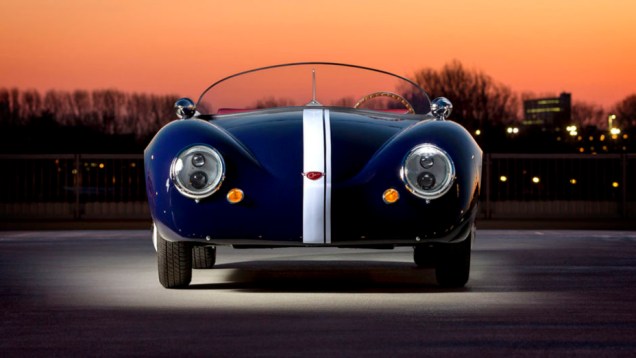 Trata-se de um conversível com design clássico, notoriamente inspirado no Porsche 356 Speedster, mas com "coração" moderno | <a href="https://beta-develop.quatrorodas.abril.com.br/noticias/fabricantes/visual-classico-carice-mk1-revelado-790460.shtml" rel="migration">Leia mais</a> Trata-se de um conversível com design clássico, notoriamente inspirado no Porsche 356 Speedster, mas com "coração" moderno | <a href="https://beta-develop.quatrorodas.abril.com.br/noticias/fabricantes/visual-classico-carice-mk1-revelado-790460.shtml" rel="migration">Leia mais</a>