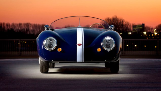 Trata-se de um convers&iacute;vel com design cl&aacute;ssico, notoriamente inspirado no Porsche 356 Speedster, mas com "cora&ccedil;&atilde;o" moderno | <a href="https://beta-develop.quatrorodas.abril.com.br/noticias/fabricantes/visual-classico-carice-mk1-revelado-790460.shtml" rel="migration">Leia mais</a>