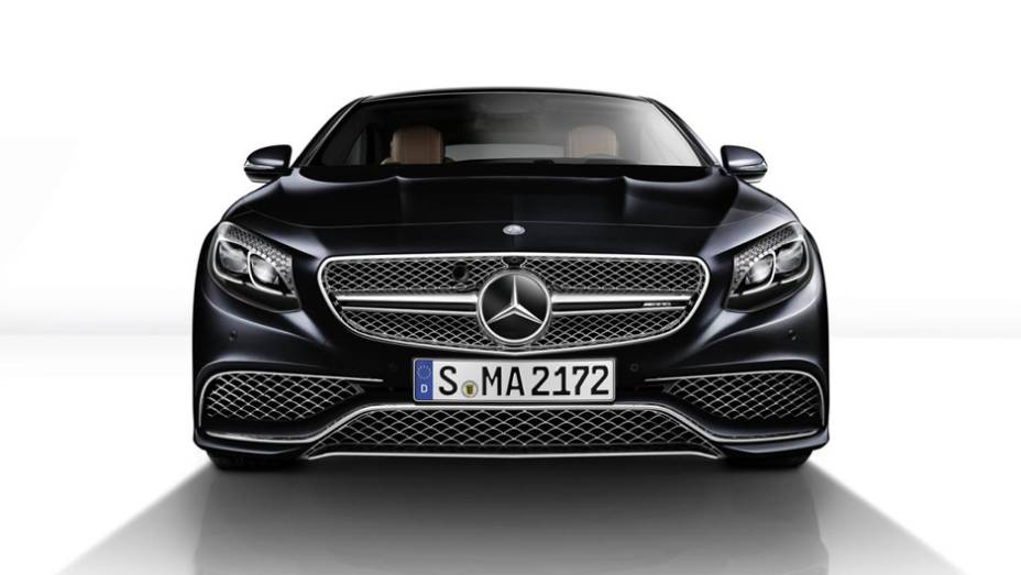 Na comparação com o S63 AMG Coupe, o recém-lançado modelo se distingue pela grade frontal, pinças de freio amarelas... | <a href="https://beta-develop.quatrorodas.abril.com.br/noticias/fabricantes/mercedes-benz-s65-amg-coupe-apresentado-790822.shtml" rel="migration">Leia mais</a>