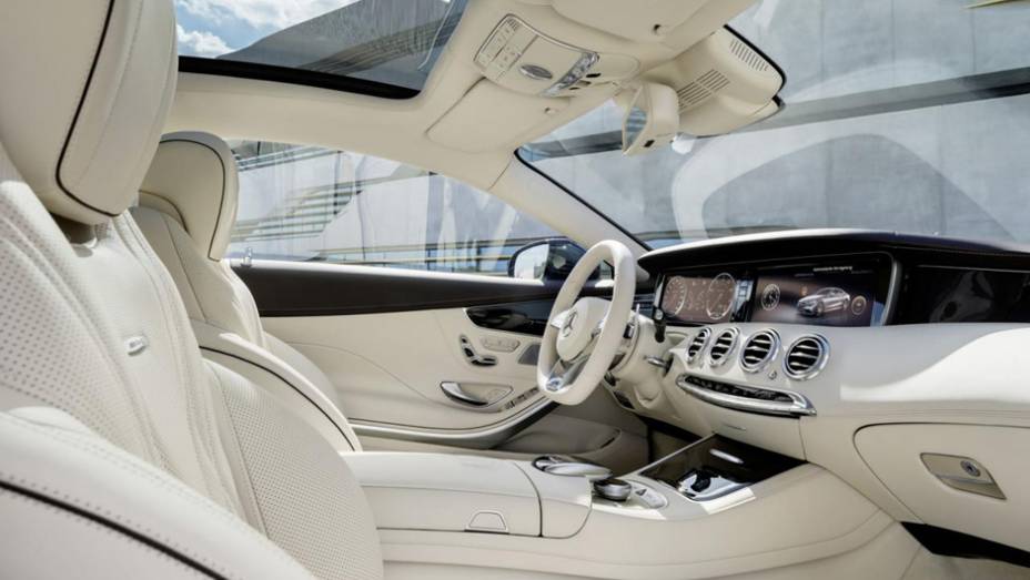 Atrelado a um c&acirc;mbio AMG SPEEDSHIFT PLUS de sete marchas e dotado de tra&ccedil;&atilde;o traseira, o S65 AMG Coupe acelera de 0 a 100 km/h em 4,1 segundos | <a href="https://beta-develop.quatrorodas.abril.com.br/noticias/fabricantes/mercedes-benz-s65-amg-coupe-apresentado-790822.sh" rel="migration"></a>