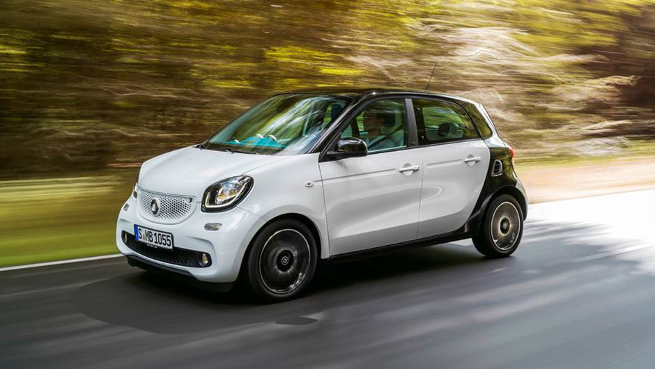 Já o ForFour chega a 3,49m de comprimento, praticamente o mesmo tamanho do MINI Cooper, com 2,49m de espaço entre-eixos | <a href="https://beta-develop.quatrorodas.abril.com.br/noticias/fabricantes/smart-oficializa-fortwo-forfour-791257.shtml" rel="migration">Leia mais</a> Já o ForFour chega a 3,49m de comprimento, praticamente o mesmo tamanho do MINI Cooper, com 2,49m de espaço entre-eixos | <a href="https://beta-develop.quatrorodas.abril.com.br/noticias/fabricantes/smart-oficializa-fortwo-forfour-791257.shtml" rel="migration">Leia mais</a>