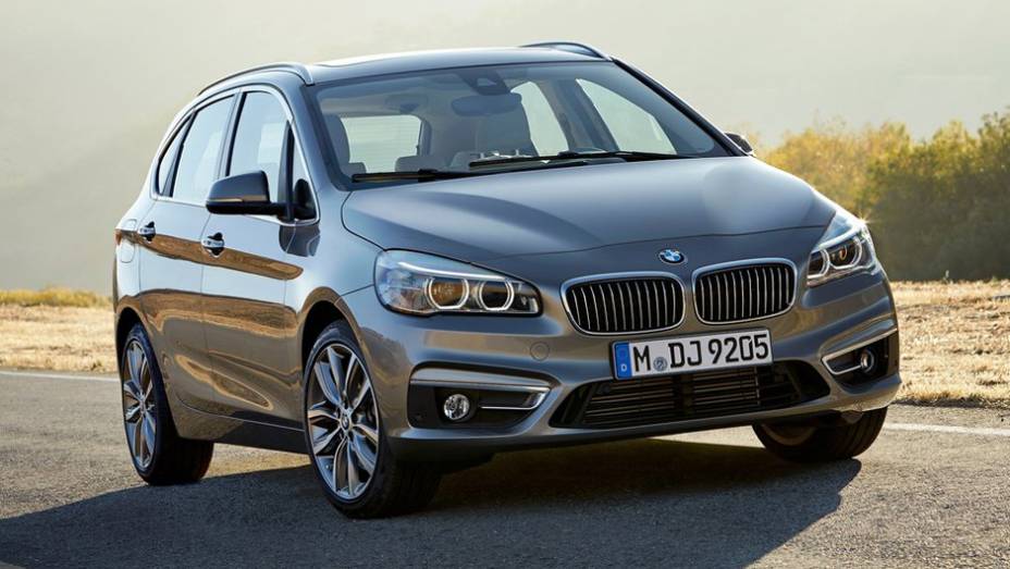 BMW Série 2 Active Tourer | <a href="https://beta-develop.quatrorodas.abril.com.br/noticias/mercado/candidatos-carro-ano-2015-europa-sao-revelados-791548.shtml" rel="migration">Leia mais</a>