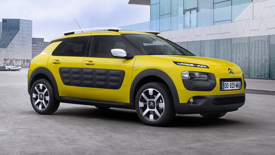 Citroën C4 Cactus | <a href="https://beta-develop.quatrorodas.abril.com.br/noticias/mercado/candidatos-carro-ano-2015-europa-sao-revelados-791548.shtml" rel="migration">Leia mais</a>