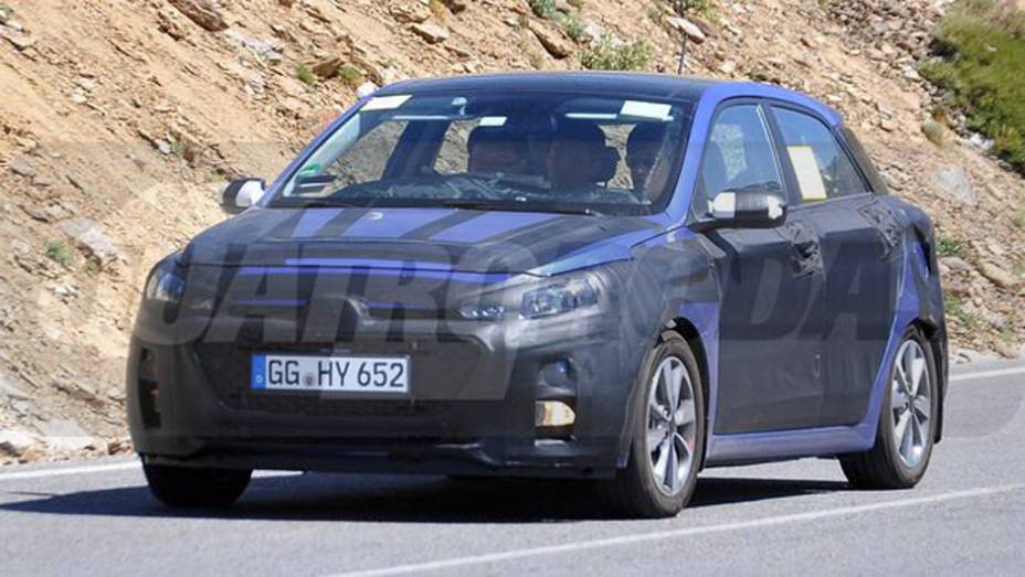 Curiosamente, tr&ecirc;s dos carros que concorrem ao pr&ecirc;mio ainda n&atilde;o foram lan&ccedil;ados oficialmente, portanto, n&atilde;o t&ecirc;m fotos definitivas: Hyundai i20 (foto-flagrante acima), Fiat 500X e Skoda Fabia | <a href="https://beta-develop.quatrorodas.abril.com.br/noticias/mercado/candi" rel="migration"></a>