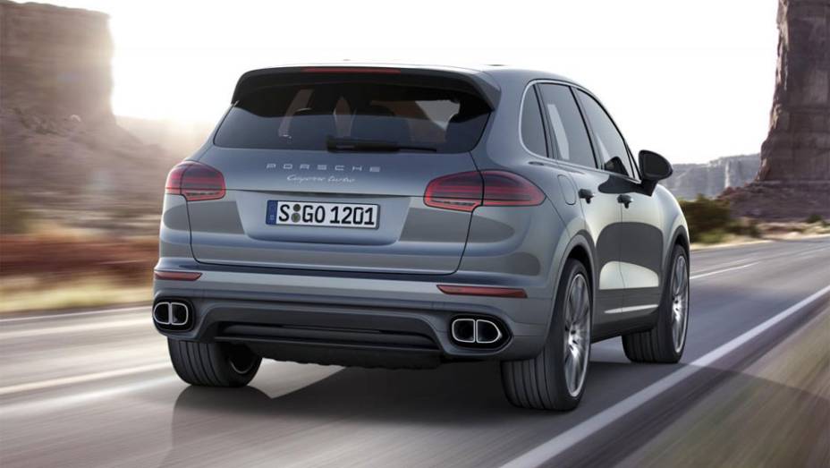 Modelo conta com novo motor V6 biturbo e versão plug-in hybrid | <a href="https://beta-develop.quatrorodas.abril.com.br/noticias/saloes/paris-2014/porsche-revela-cayenne-2015-reestilizada-792125.shtml" rel="migration">Leia mais</a>