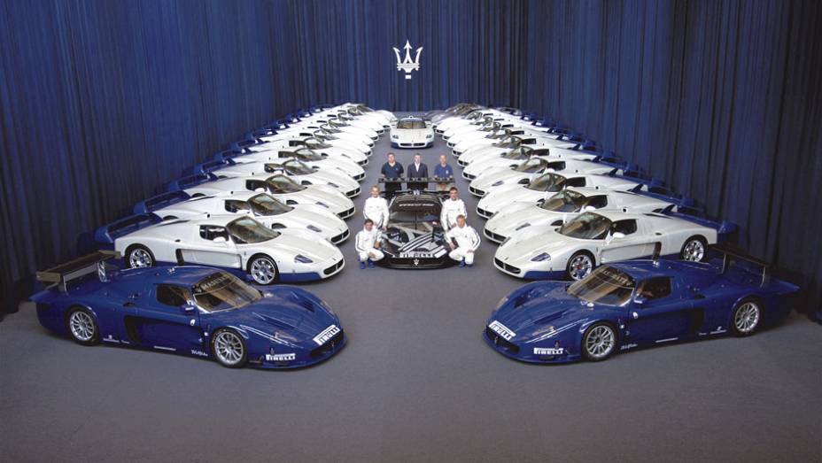 Além da FIA GT, o MC12 competiu de azul nas 24 Horas de Le Mans e na ALMS (American Le Mans Series). Nos de rua predominava o branco perolizado | <a href="https://beta-develop.quatrorodas.abril.com.br/reportagens/classicos/maserati-100-anos-792281.shtml" rel="migration">Leia mais</a> Além da FIA GT, o MC12 competiu de azul nas 24 Horas de Le Mans e na ALMS (American Le Mans Series). Nos de rua predominava o branco perolizado | <a href="https://beta-develop.quatrorodas.abril.com.br/reportagens/classicos/maserati-100-anos-792281.shtml" rel="migration">Leia mais</a>
