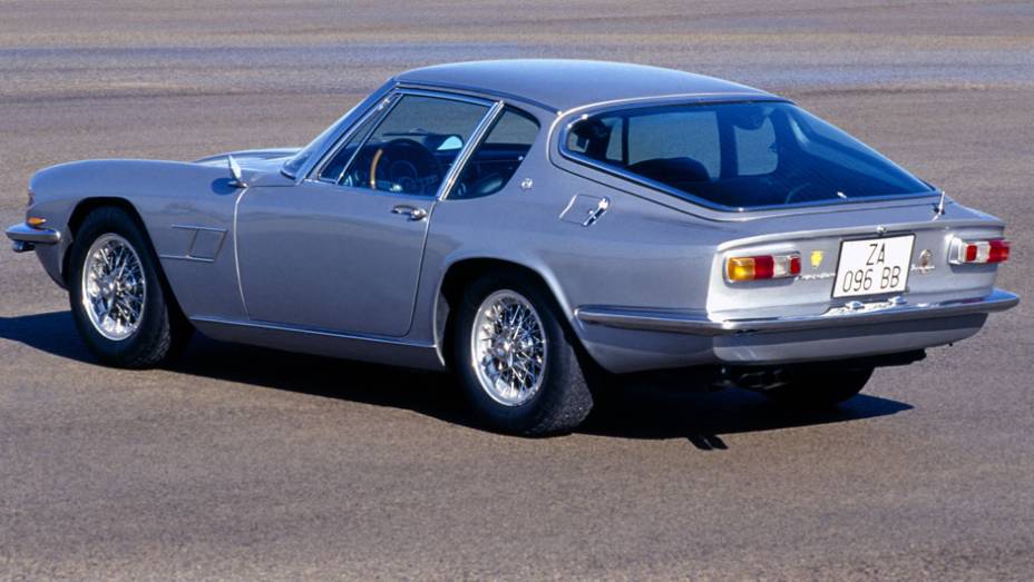 Ponto culminante da evolução dos primeiros Maserati de rua, o Mistral ainda adotava o seis-cilindros em linha do 3500 GT | <a href="https://beta-develop.quatrorodas.abril.com.br/reportagens/classicos/maserati-100-anos-792281.shtml" rel="migration">Leia mais</a>