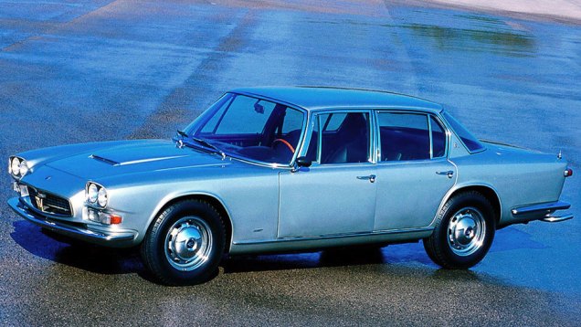Produzida de 1963 a 1970, a primeira gera&ccedil;&atilde;o do Maserati de luxo chegou a ser o sed&atilde; mais veloz da d&eacute;cada, alcan&ccedil;ando 230 km/h | <a href="https://beta-develop.quatrorodas.abril.com.br/reportagens/classicos/maserati-100-anos-792281.shtml" rel="migration">Leia mais</a>
