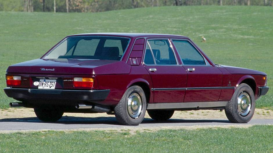 O motor V6 de 190 cv n&atilde;o dava conta suficiente da 1,6 tonelada de peso do sed&atilde; de 3,06 metros entre os eixos | <a href="https://beta-develop.quatrorodas.abril.com.br/reportagens/classicos/maserati-100-anos-792281.shtml" rel="migration">Leia mais</a>