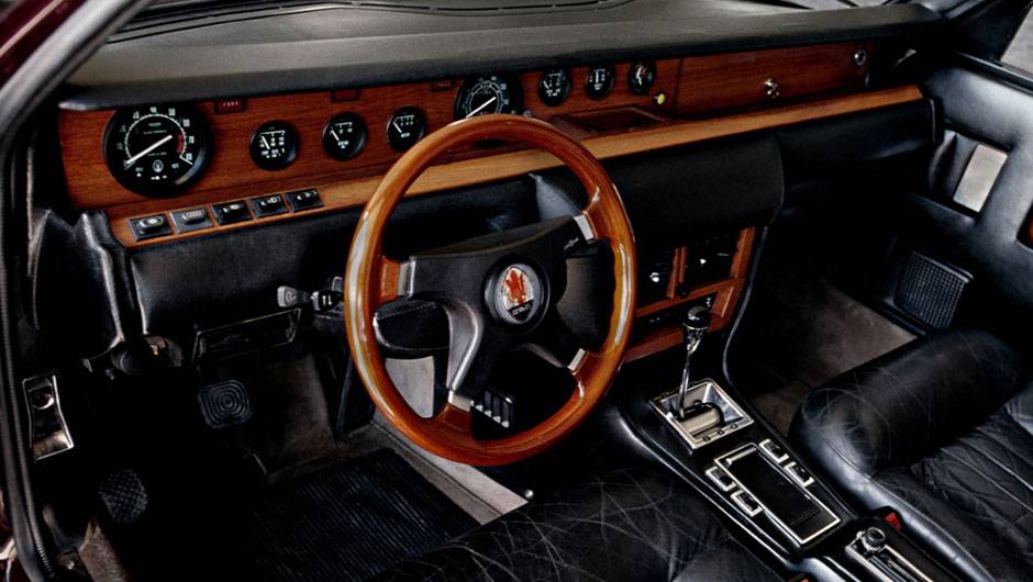 Uma vers&atilde;o de 3.2 litros e 200 cv foi anunciada no Sal&atilde;o de Genebra de 1975, mas a Citro&euml;n desistiu da marca e s&oacute; 13 unidades com essa motoriza&ccedil;&atilde;o foram conclu&iacute;das, marcando o fim do modelo | <a href="https://beta-develop.quatrorodas.abril.com.br/reportagens/classicos/" rel="migration"></a>