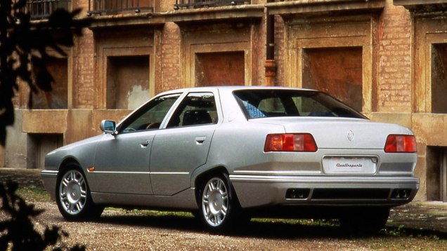 Dos motores adotados nessa gera&ccedil;&atilde;o, os V6 foram os de 2.0 e 287 cv e 2.8 litros de 284 cv e o V8 produzia 335 cv | <a href="https://beta-develop.quatrorodas.abril.com.br/reportagens/classicos/maserati-100-anos-792281.shtml" rel="migration">Leia mais</a>