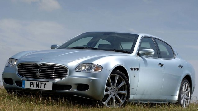 De 2004 a 2012, a Maserati produziu a quinta gera&ccedil;&atilde;o do seu sed&atilde; de luxo, que estreou com um V8 de 4.2 litros e 400 cv no Sal&atilde;o de Frankfurt de 2003 | <a href="https://beta-develop.quatrorodas.abril.com.br/reportagens/classicos/maserati-100-anos-792281.shtml" rel="migration">Leia mai</a>