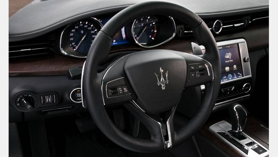 O c&acirc;mbio oferece cinco m&oacute;dulos de funcionamento: manual e autom&aacute;tico nas varia&ccedil;&otilde;es Normal e Sport e ICE (Increased Control Efficency), que visa economia de combust&iacute;vel | <a href="https://beta-develop.quatrorodas.abril.com.br/galerias/maserati/maserati-ghibli-792054.sht" rel="migration"></a>