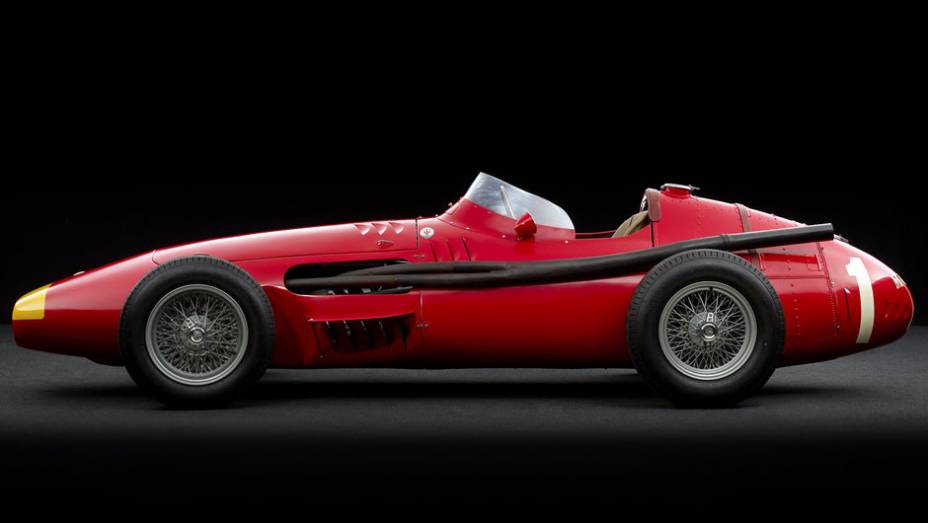 250 F (1954) - Pelas mãos de Juan Manuel Fangio e Stirling Moss, o Maserati da F1 venceu várias corridas com seu seis-cilindros em linha que levava o monoposto a 300 km/h | <a href="https://beta-develop.quatrorodas.abril.com.br/reportagens/classicos/maserati-100-anos-7" rel="migration"></a>