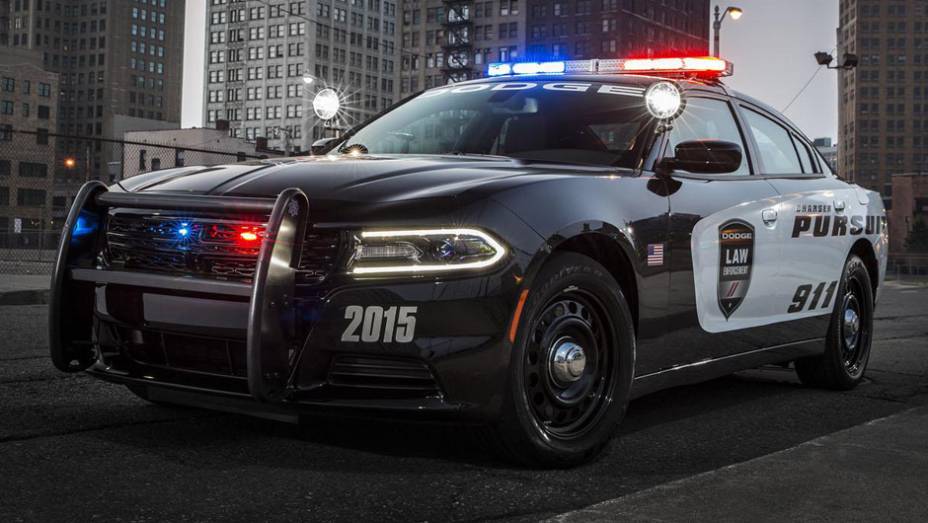 A Dodge exibiu nesta sexta-feira (8) o Charger Pursuit 2015 | <a href="https://beta-develop.quatrorodas.abril.com.br/noticias/fabricantes/dodge-mostra-charger-pursuit-2015-794899.shtml" rel="migration">Leia mais</a>