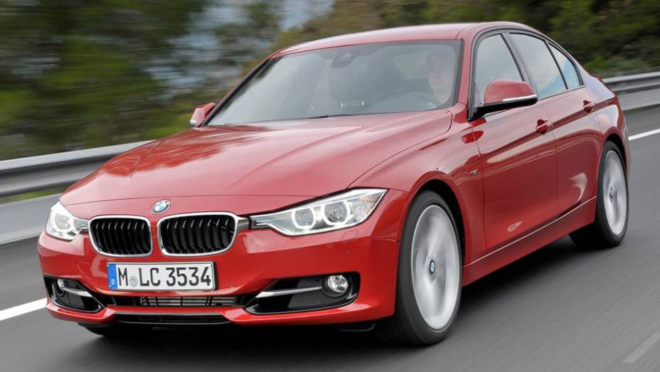 O segundo lugar ficou com o S&eacute;rie 3, o modelo mais vendido da BMW em todo o mundo | <a href="https://beta-develop.quatrorodas.abril.com.br/noticias/mercado/pesquisa-revela-carros-preferidos-milionarios-americanos-697349.shtml" rel="migration">Leia mais</a>