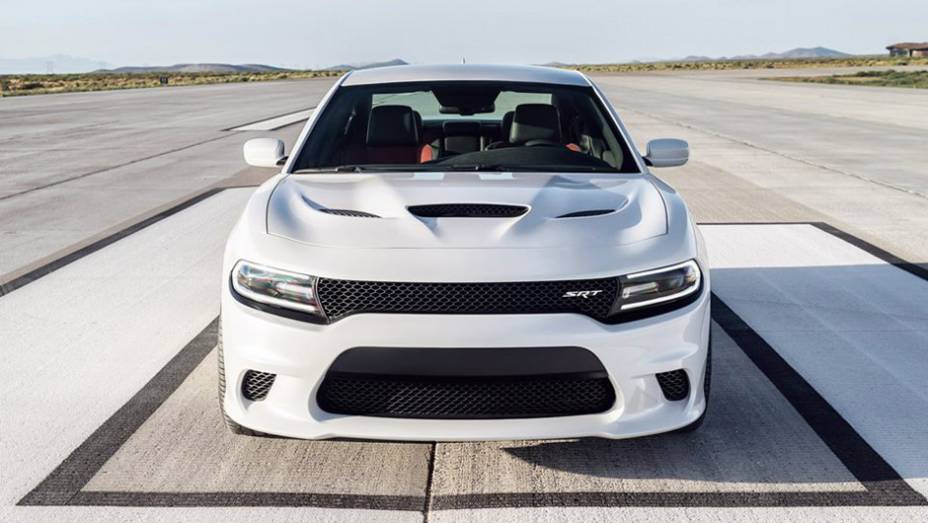 São 707 cavalos de potência a 6 mil rpm e 89,84 kgfm de torque a 4,4 mil rpm | <a href="https://beta-develop.quatrorodas.abril.com.br/noticias/fabricantes/dodge-exibe-charger-srt-hellcat-795977.shtml" rel="migration">Leia mais</a>