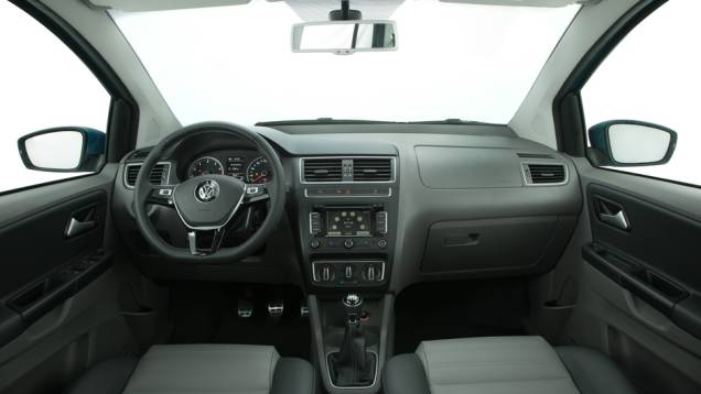 A cabine também está mais moderninha, com modificações nas saídas de ar e no volante. Desde a versão de entrada Trendline, o modelo conta com direção com assistência elétrica, chamada de Easy Drive | <a href="https://beta-develop.quatrorodas.abril.com.br/carros/lancame" rel="migration"></a> A cabine também está mais moderninha, com modificações nas saídas de ar e no volante. Desde a versão de entrada Trendline, o modelo conta com direção com assistência elétrica, chamada de Easy Drive | <a href="https://beta-develop.quatrorodas.abril.com.br/carros/lancame" rel="migration"></a>
